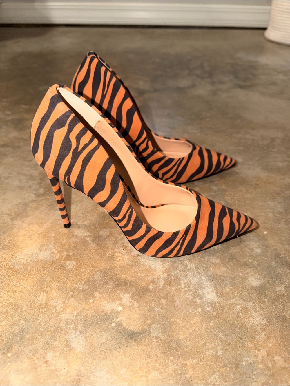 Steve Madden Tiger Print Stiletto Heels Pointed Toe Pumps Orange Black Size 6.5 - Picture 5 of 8